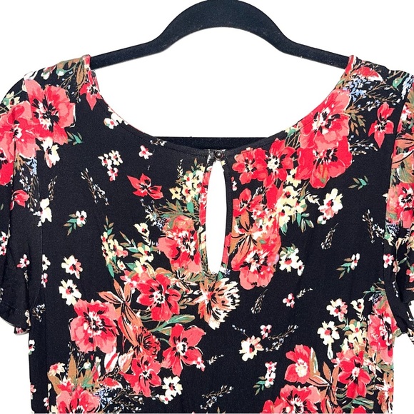 Maurices NWT Black & Red Floral Print Sweetheart Crop Jumpsuit Medium Women’s - Picture 8 of 14